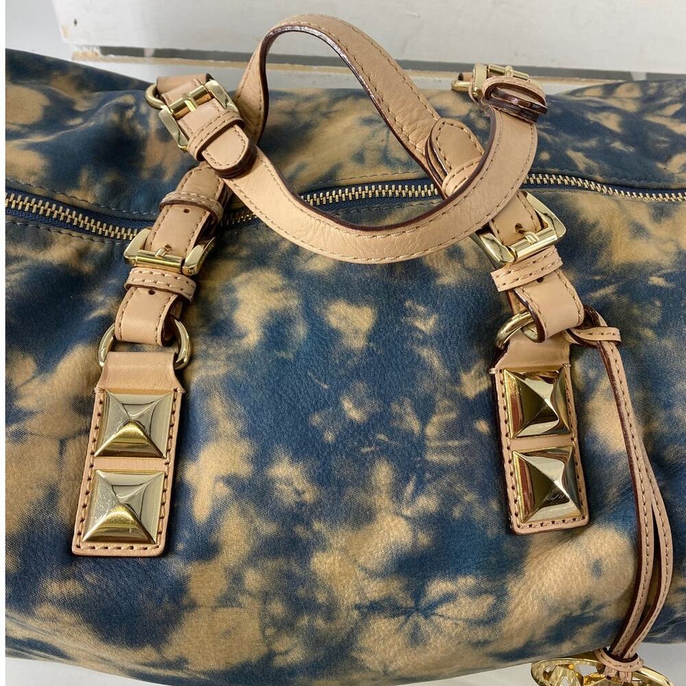MICHAEL KORS, LARGE TAN, BLUE TIE DYE DUFFLE BAG (ASIS) - Picture 10 of 16